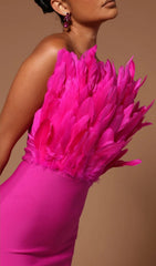 SLEEVELESS BACKLESS FEATHER-DECORATED SLIM MIDI DRESS IN PINK