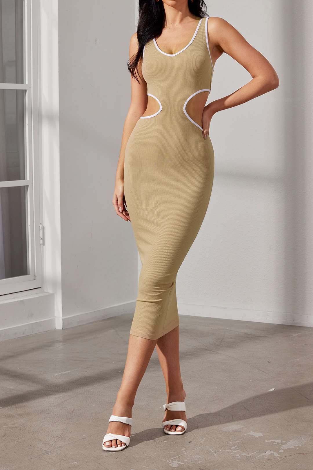 Contrast Binding V-neck Cut Out Sleeveless Knit Midi Dress