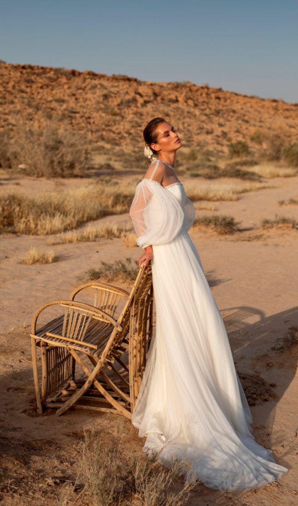 PUFFY SLEEVES WEDDING GOWN IN WHITE