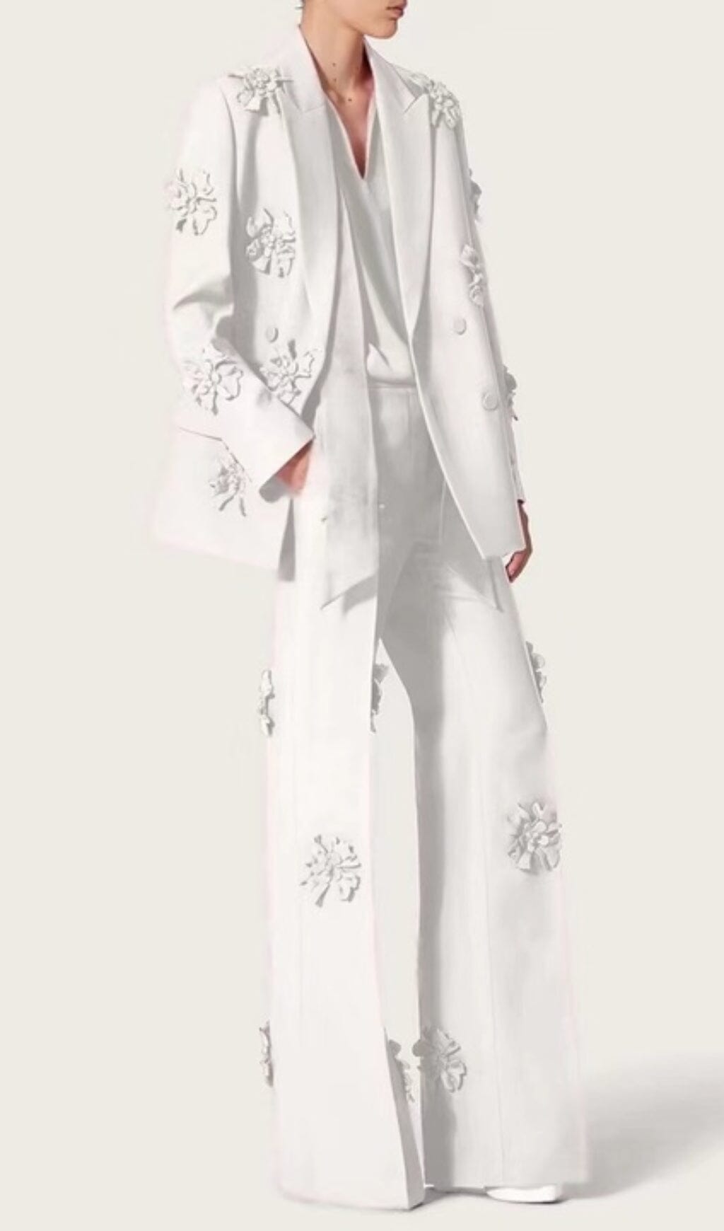 DOUBLE-BREASTED THREE DIMENSIONAL FLORAL SUIT JACKET IN WHITE