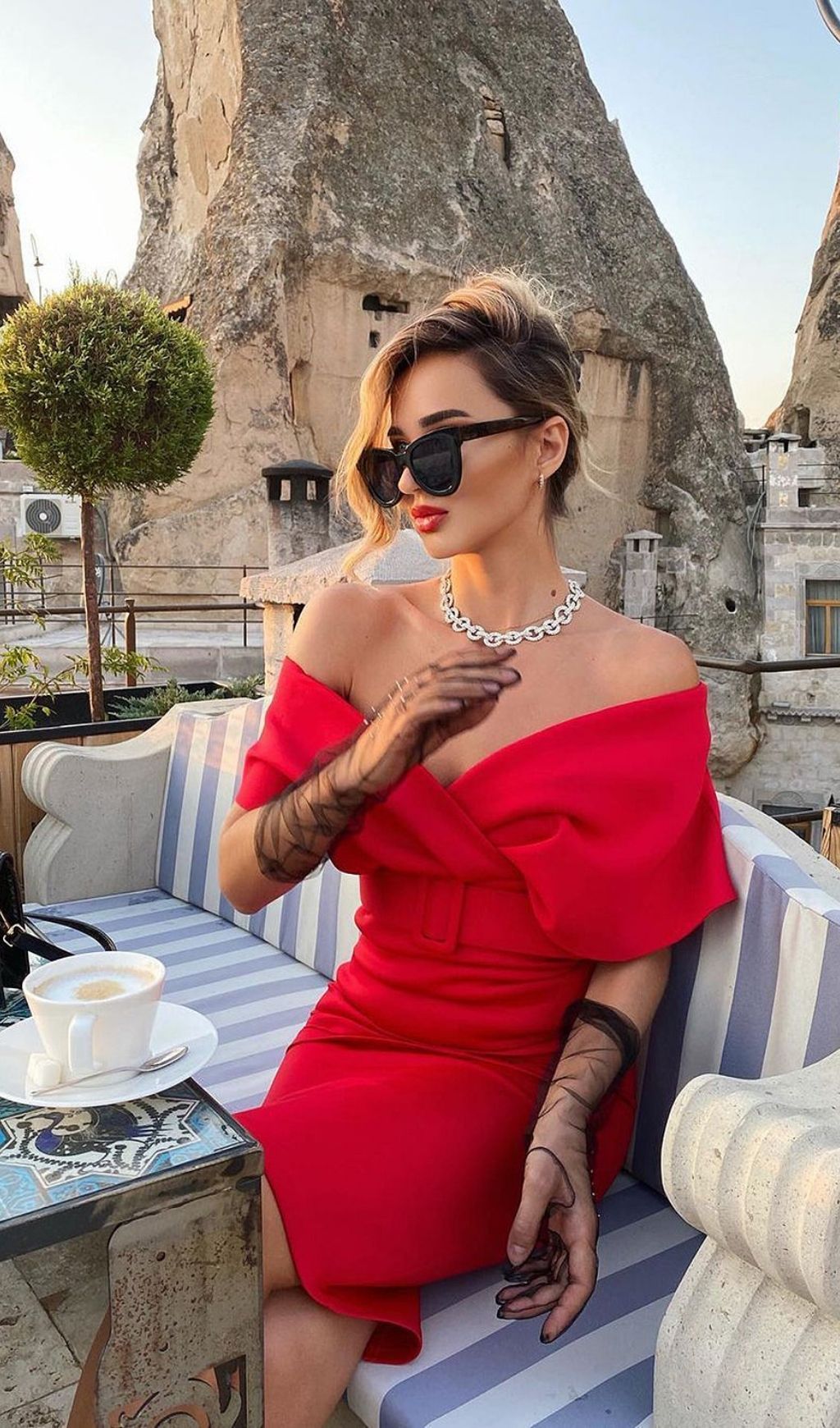 OFF SHOULDER V NECK BODYCON MIDI DRESS IN RED