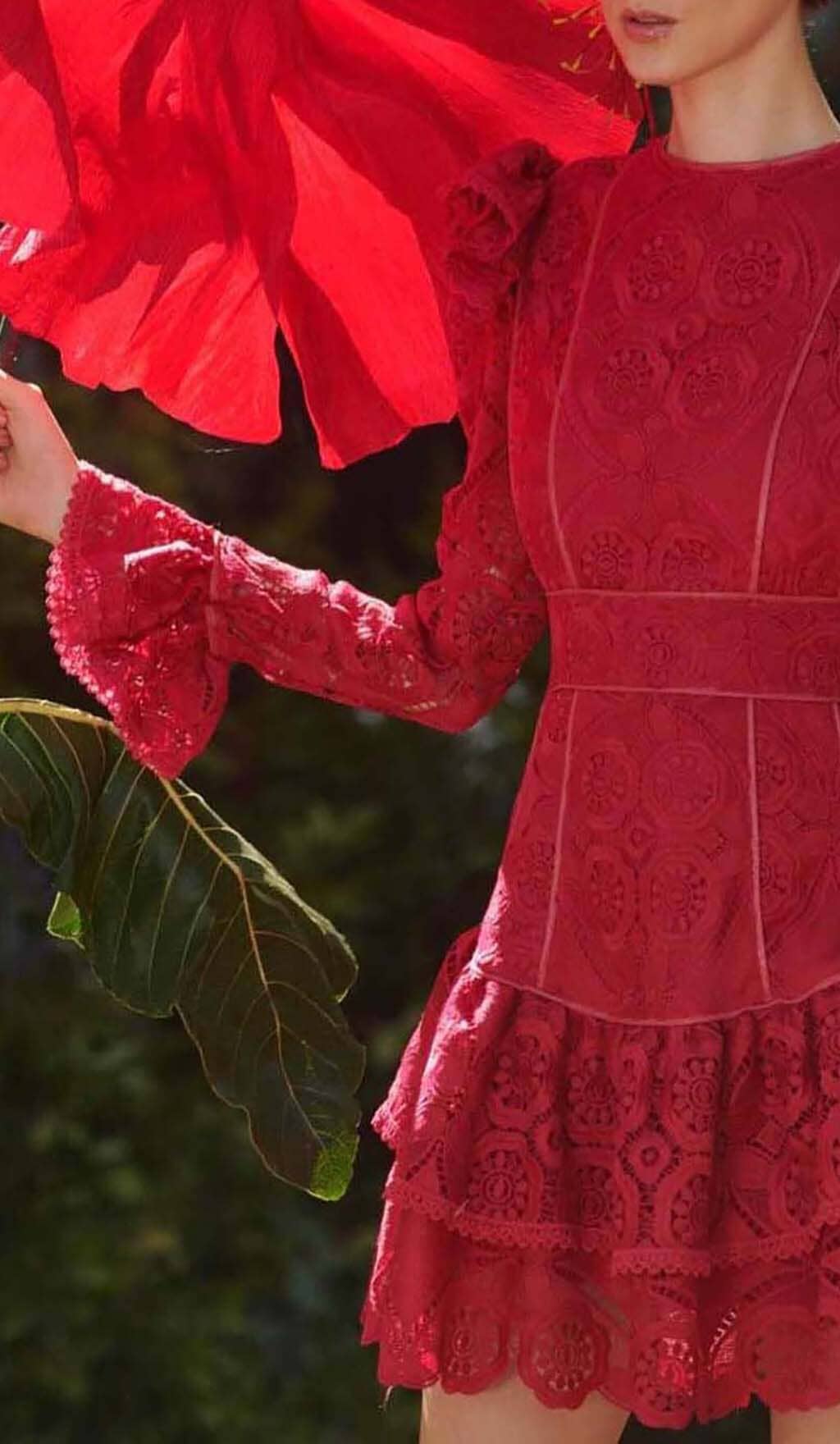 RUFFLED TIERED MINI DRESS IN RED