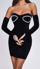 STRAPLESS BODYCON VELVET MINI DRESS IN BLACK